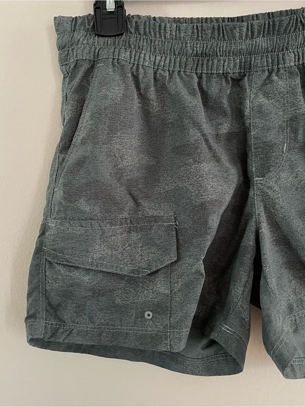 Columbia 100% Nylon 4” Mid rise Cargo Hiking Shorts - green camo - 4